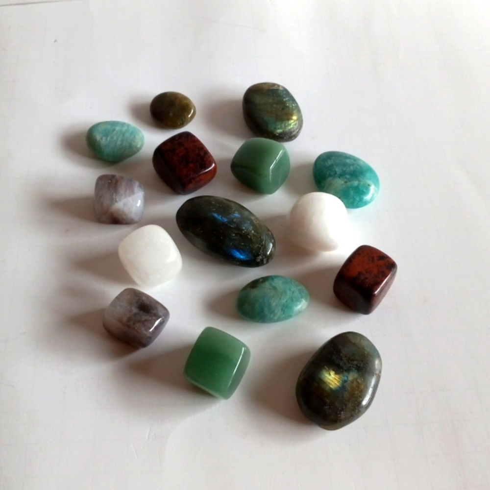 Mixed Bundle of Crystal Palmstones and Tumbles.